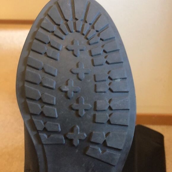 𝅺Aquatalia mid calf black leather boots - Picture 8 of 13